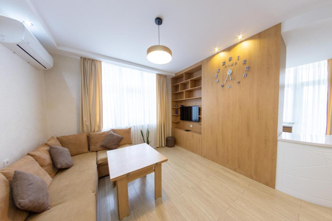 5 Apartment In One Boulding - Near Stadium บาทูมิ ภายนอก รูปภาพ