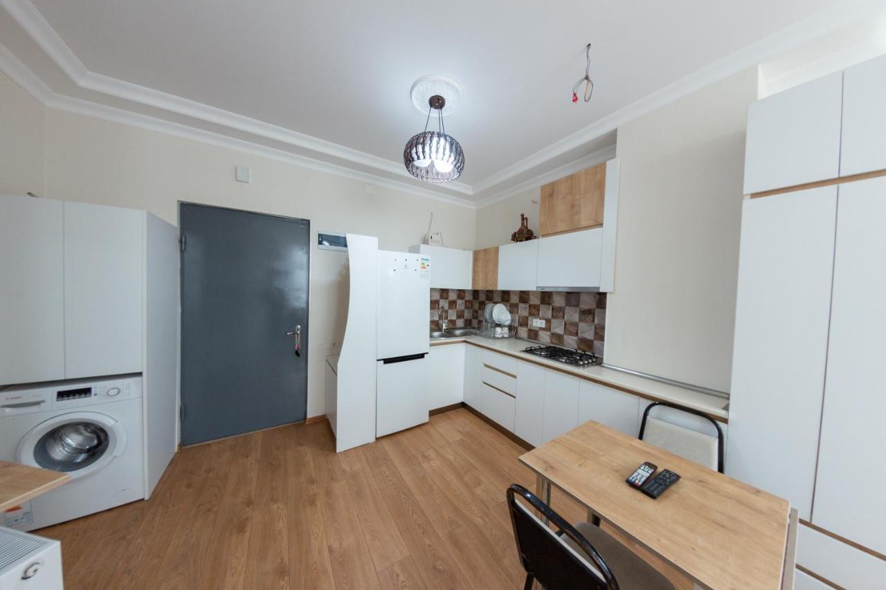 5 Apartment In One Boulding - Near Stadium บาทูมิ ภายนอก รูปภาพ