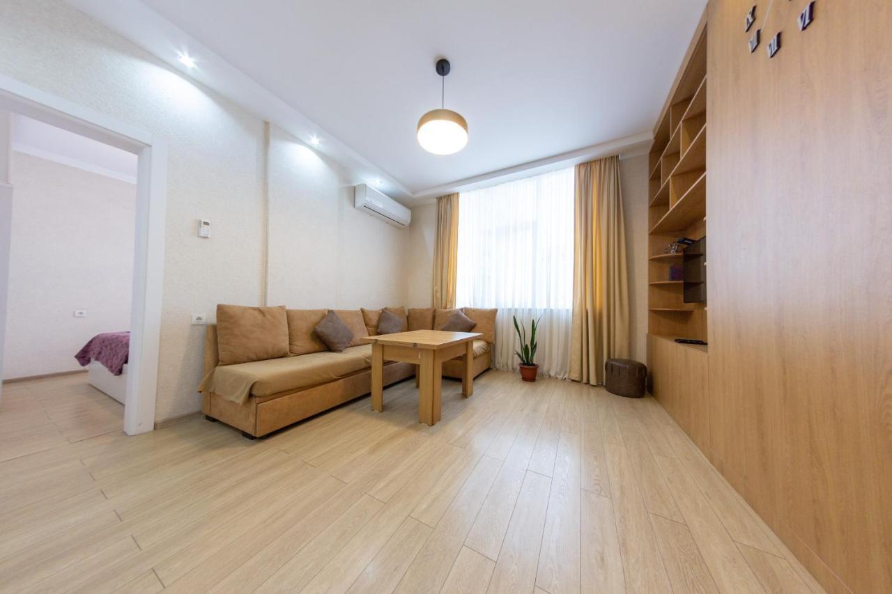 5 Apartment In One Boulding - Near Stadium บาทูมิ ภายนอก รูปภาพ