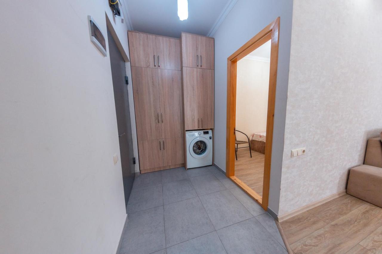 5 Apartment In One Boulding - Near Stadium บาทูมิ ภายนอก รูปภาพ